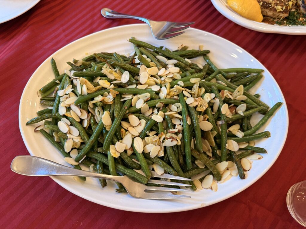 Green beans with toasted almonds